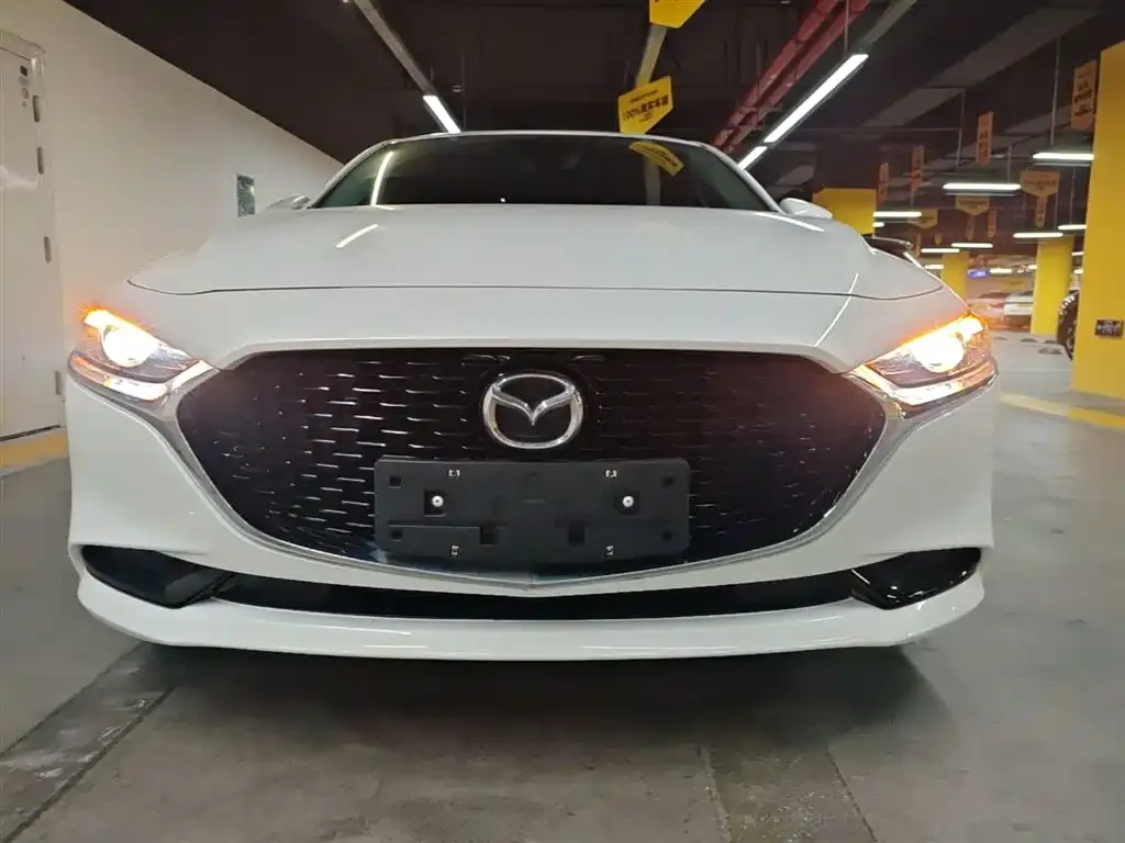Mazda 3 Axela — фото 10