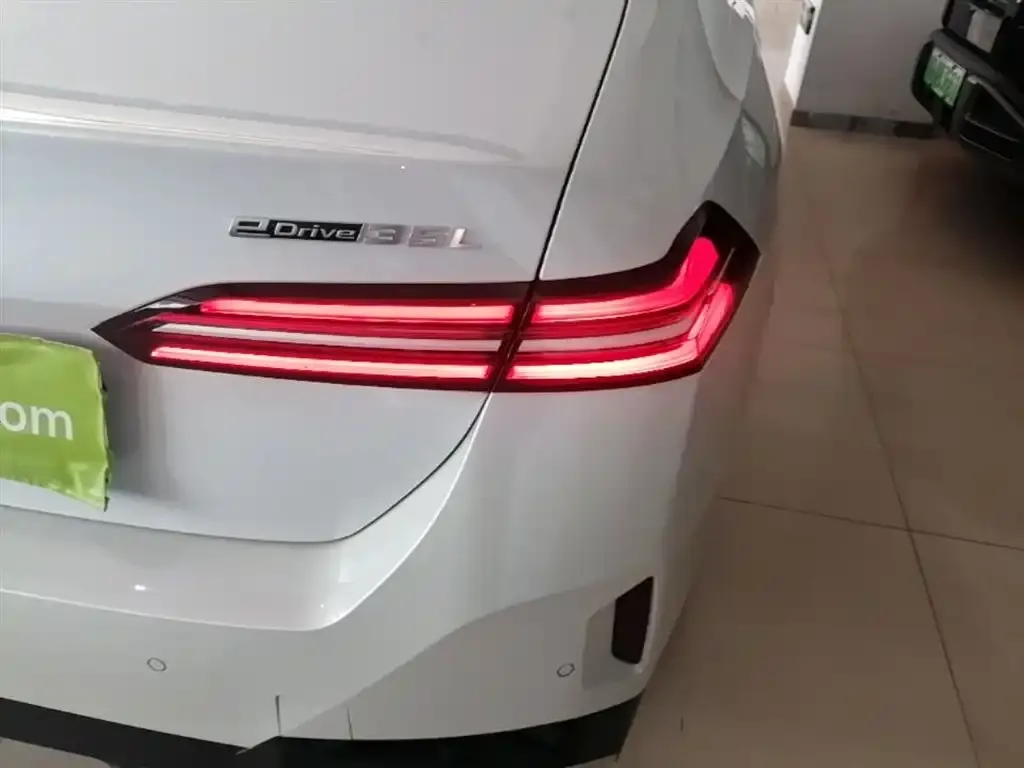 BMW i5 — фото 2