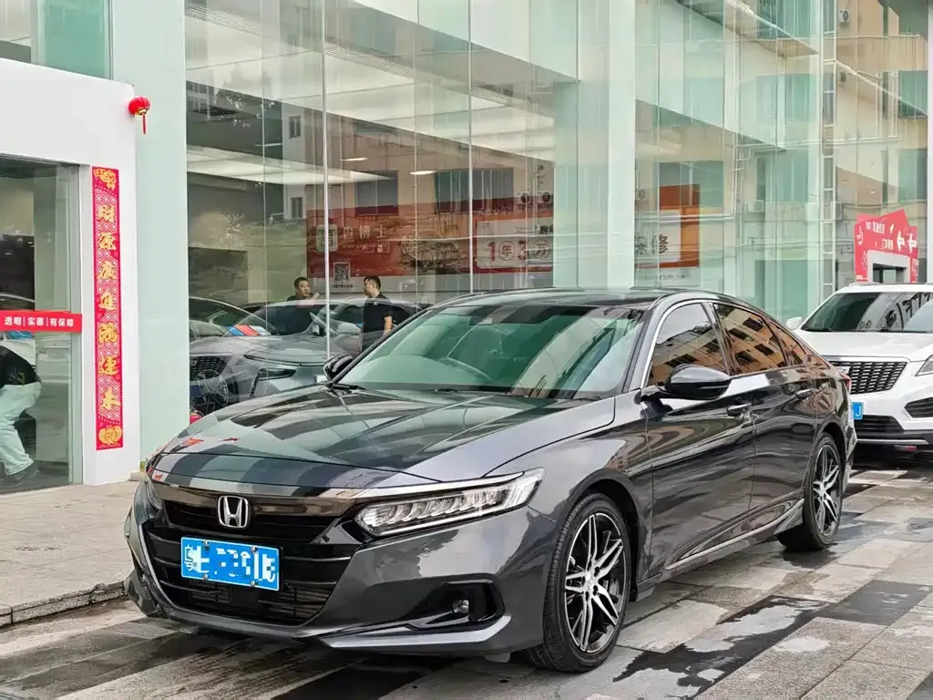 Honda Accord — фото 1