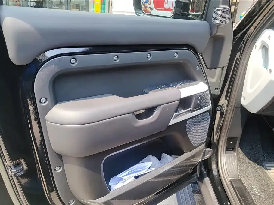 Land Rover Defender — фото 10