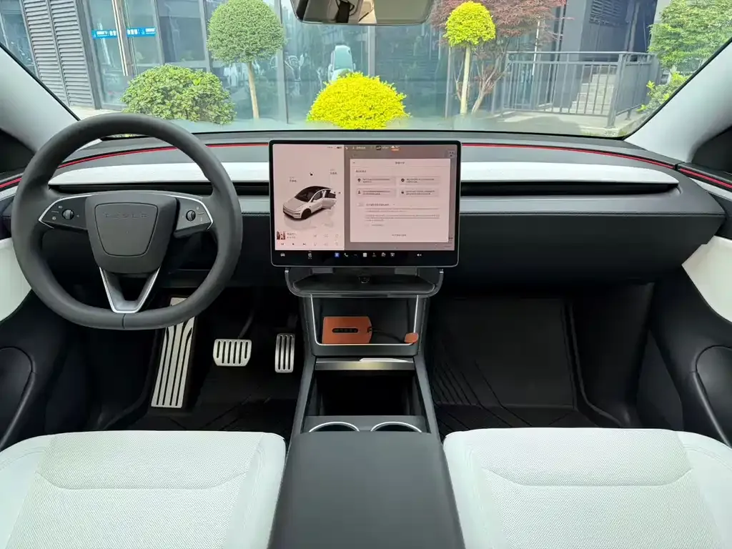 Tesla Model Y — фото 8