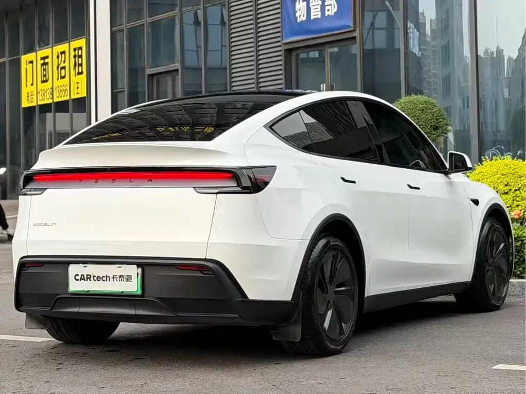 Tesla Model Y — фото 7