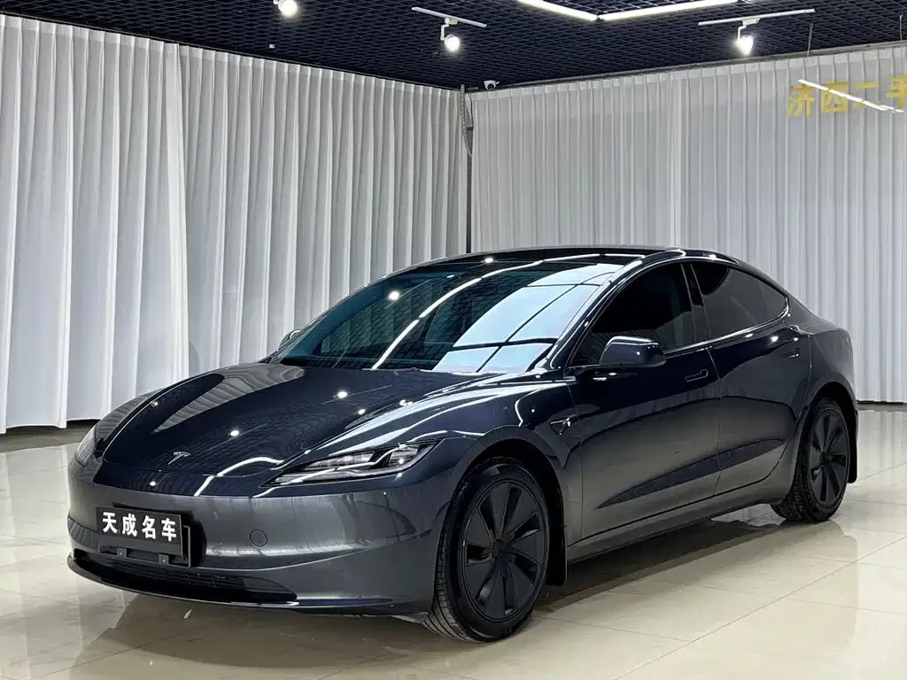 Tesla Model 3 — фото 1