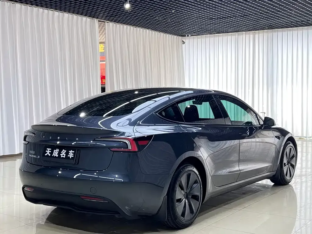 Tesla Model 3 — фото 8