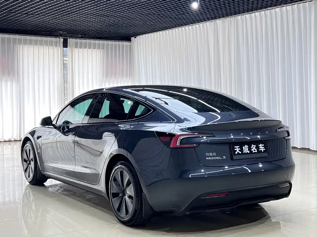 Tesla Model 3 — фото 4