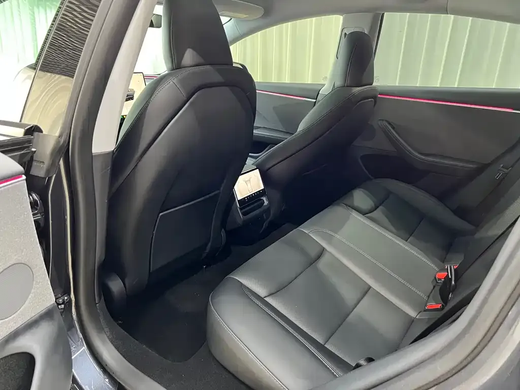 Tesla Model 3 — фото 3