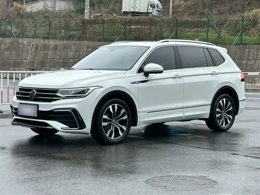 Volkswagen Tiguan L — фото 10