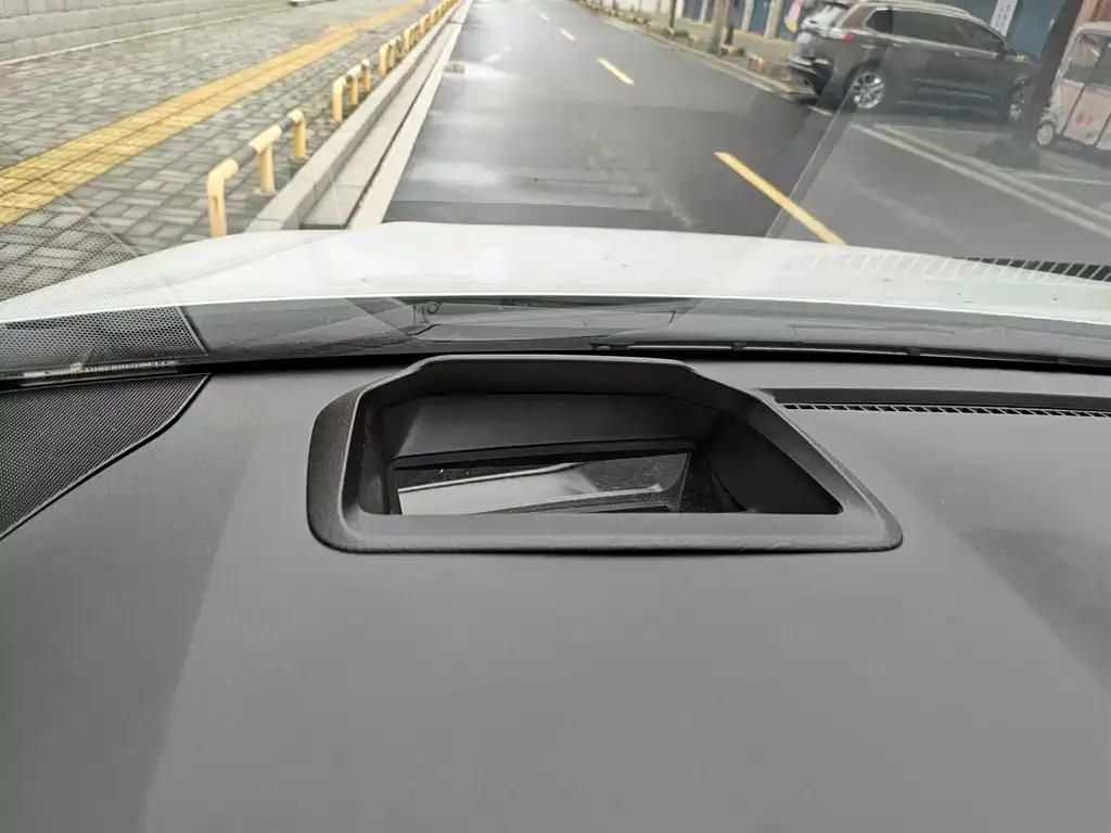 Toyota Granvia — фото 2