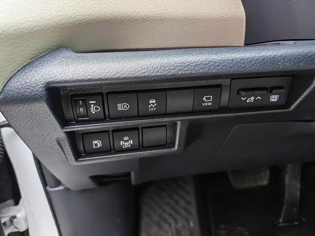 Toyota Granvia — фото 7