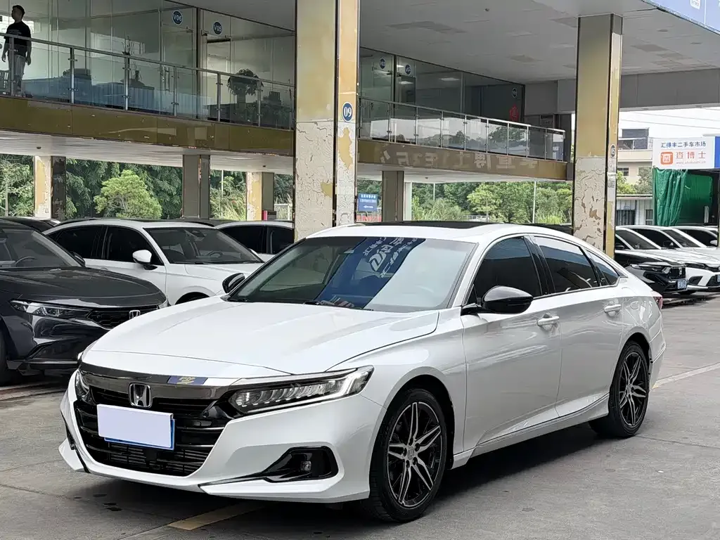 Honda Accord — фото 1