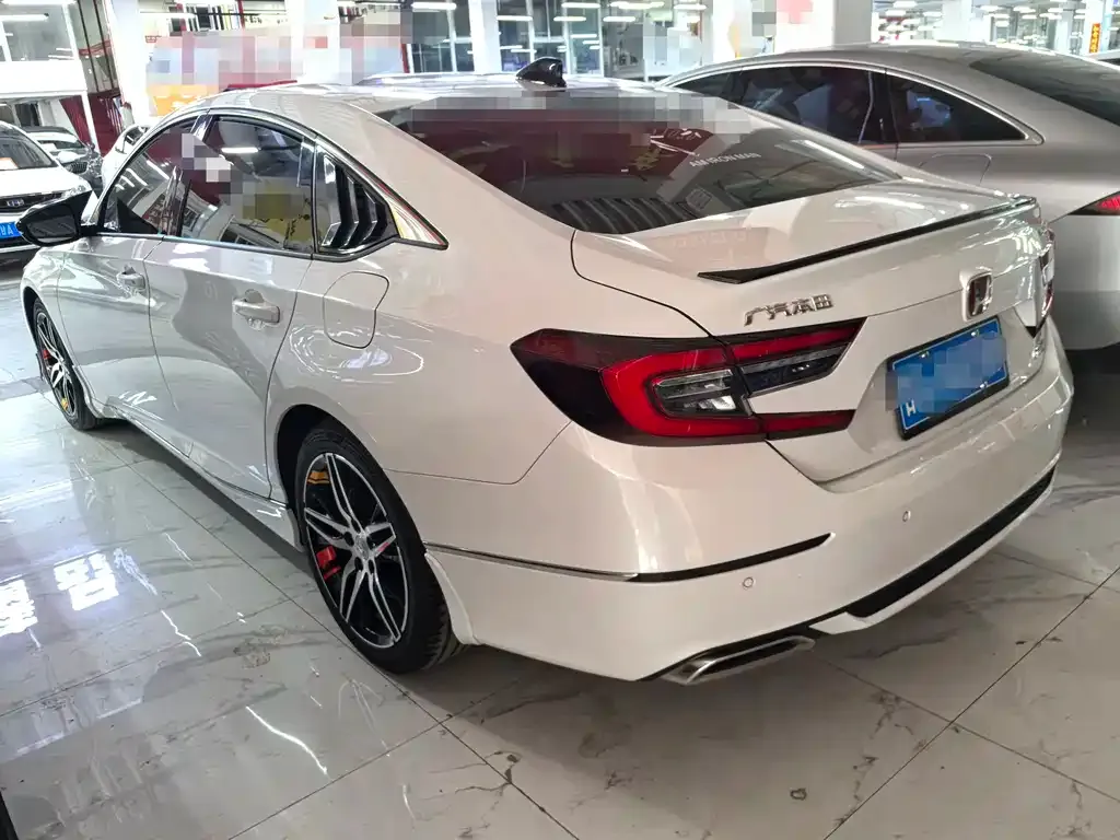 Honda Accord — фото 9
