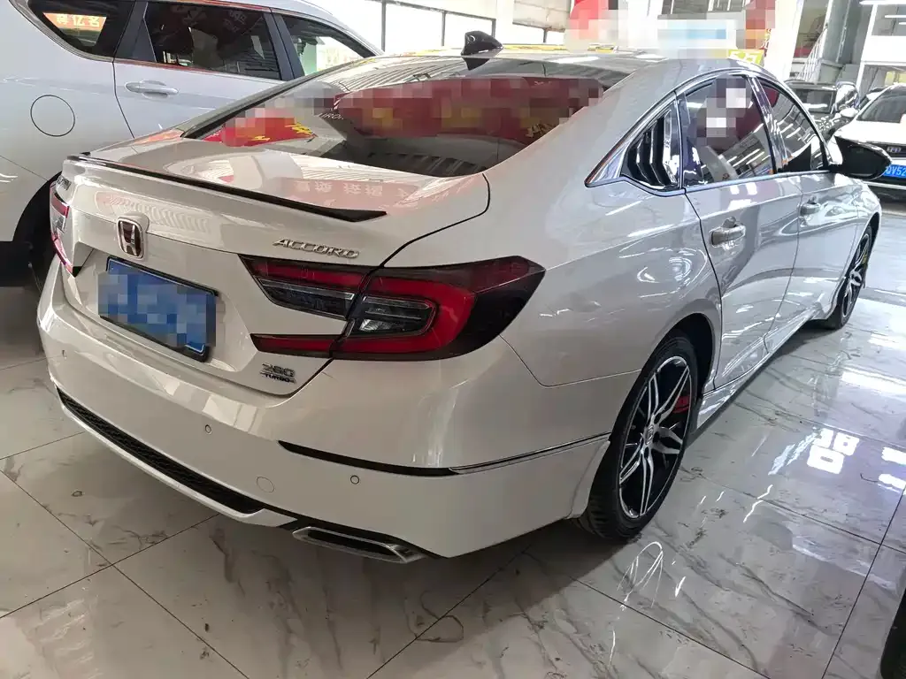 Honda Accord — фото 10