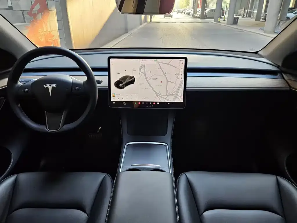 Tesla Model Y — фото 3