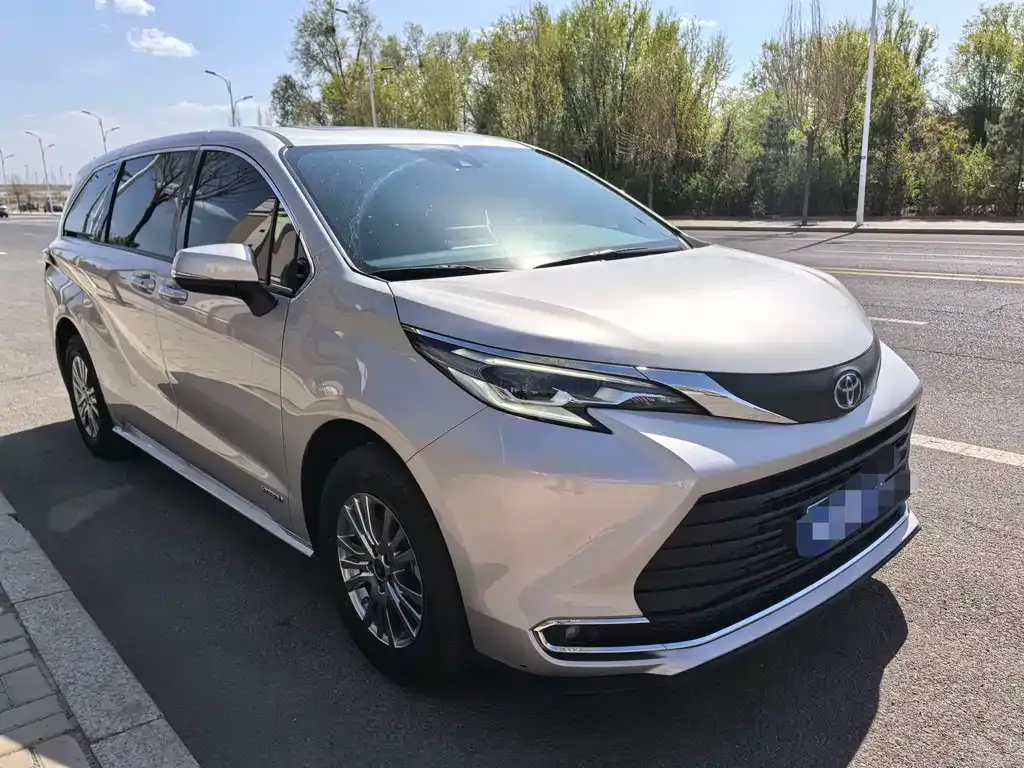 Toyota Sienna — фото 2