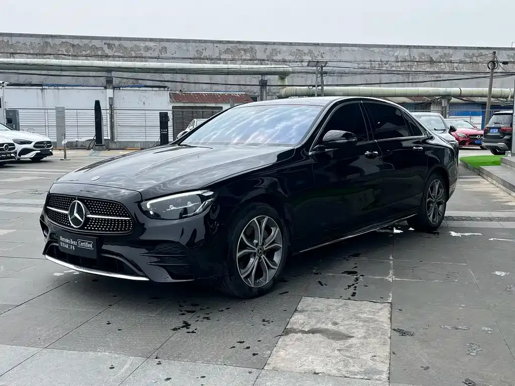 Mercedes-Benz E-Class — фото 1
