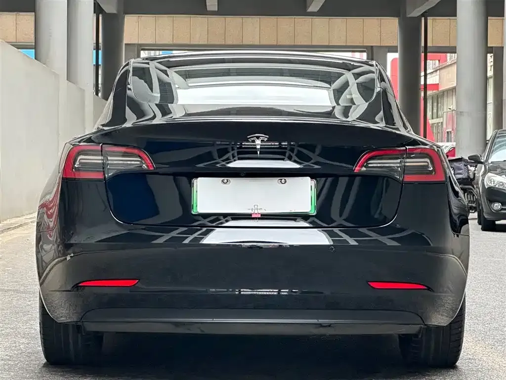 Tesla Model 3 — фото 4