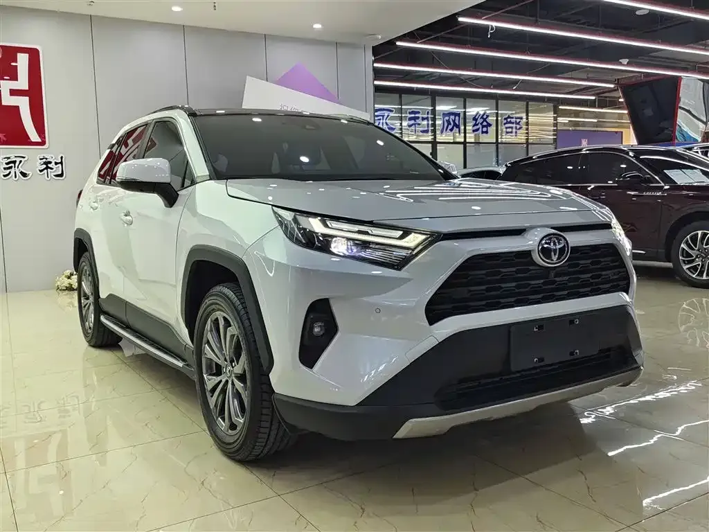 Toyota RAV4 — фото 7