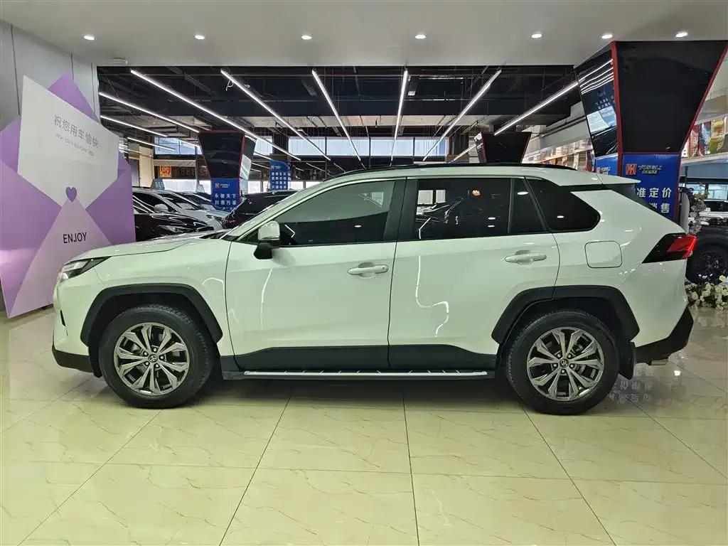 Toyota RAV4 — фото 3