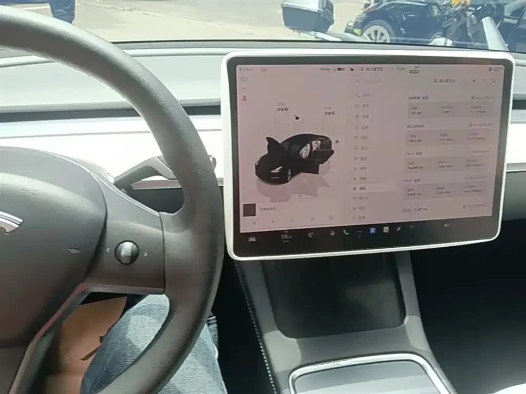 Tesla Model 3 — фото 9