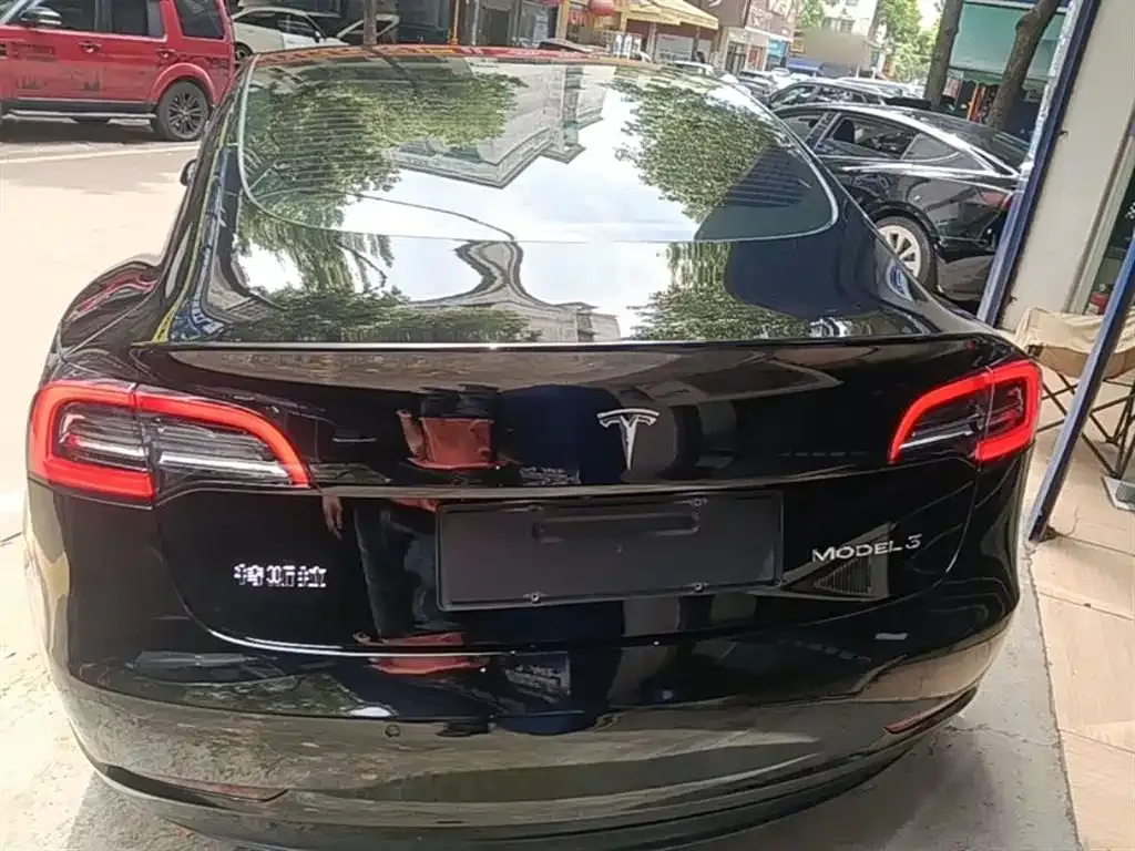 Tesla Model 3 — фото 5