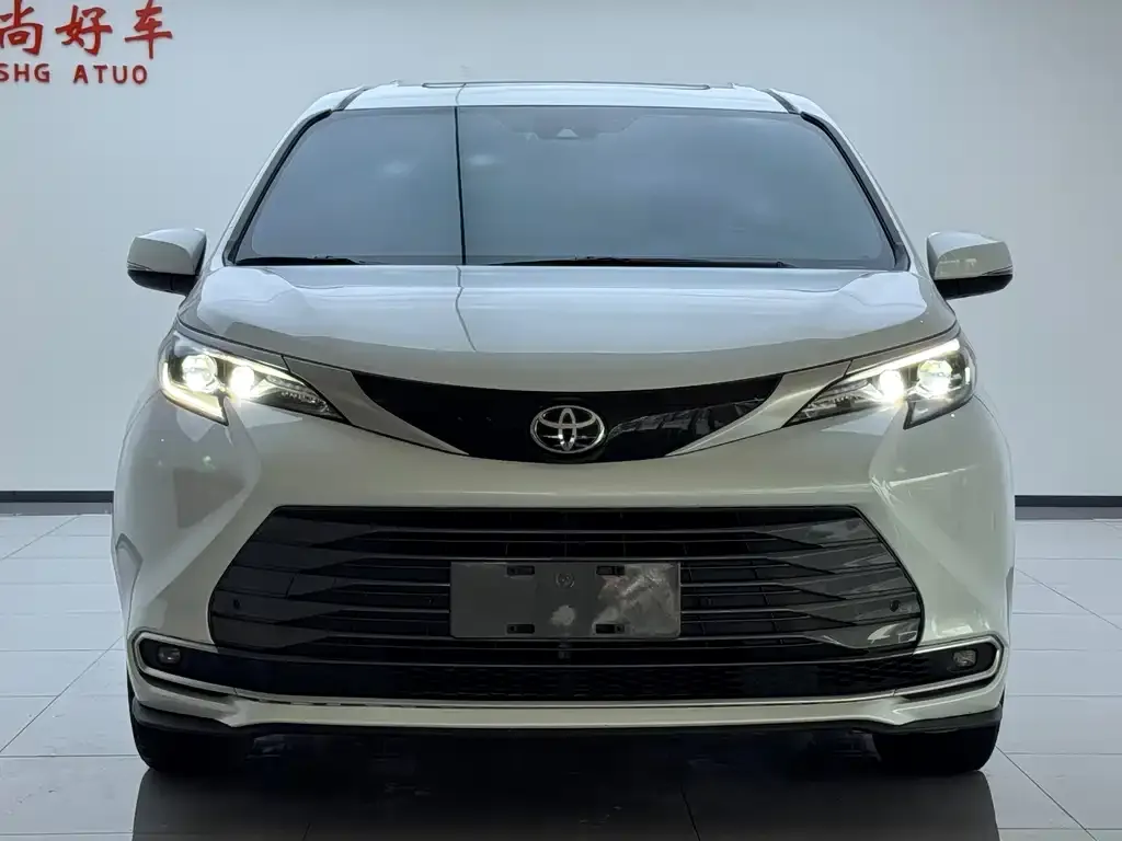 Toyota Sienna 2025 из CN, фото 2