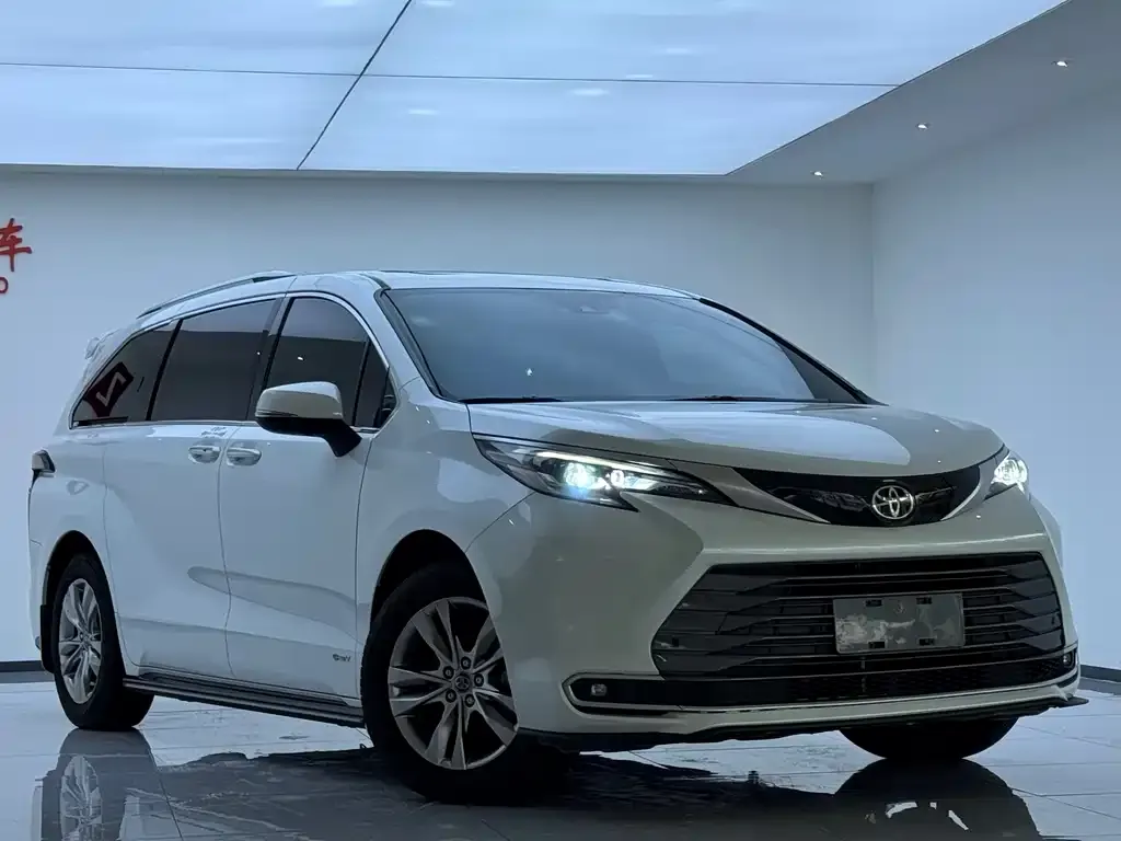 Toyota Sienna 2025 из CN, фото 3