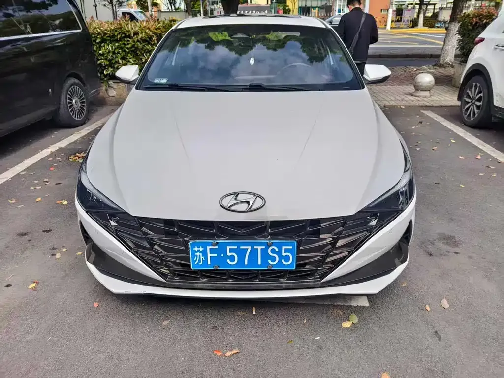 Hyundai Elantra — фото 5