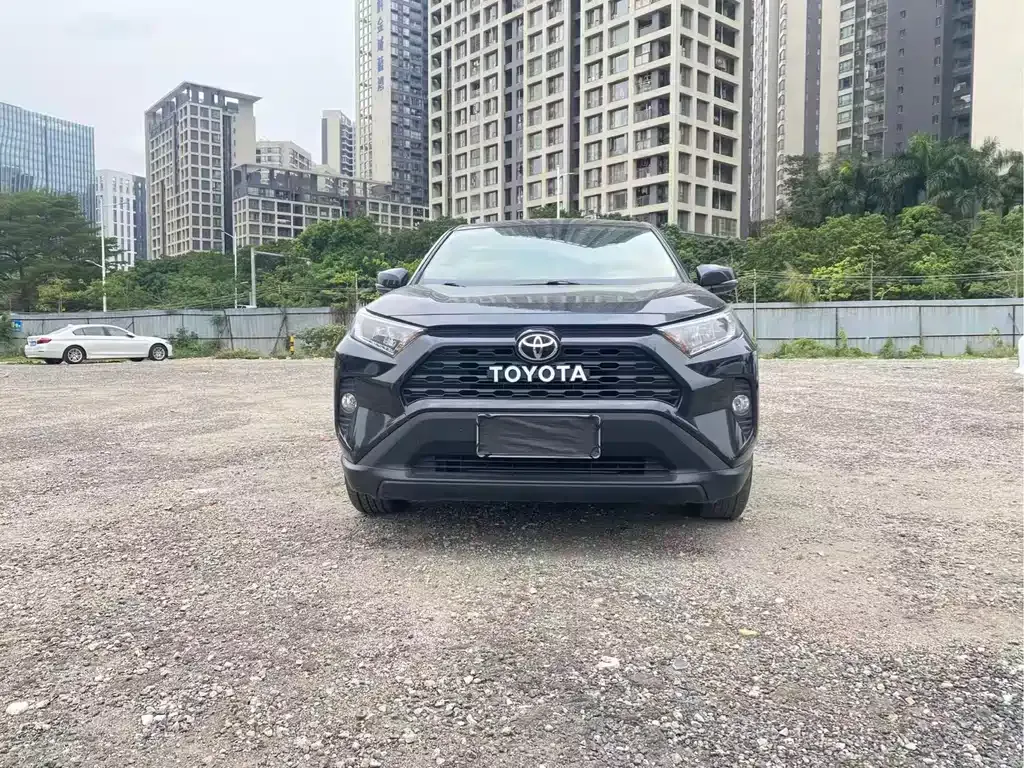 Toyota RAV4 — фото 1