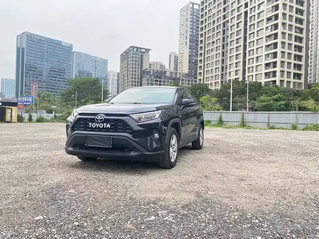 Toyota RAV4 — фото 10