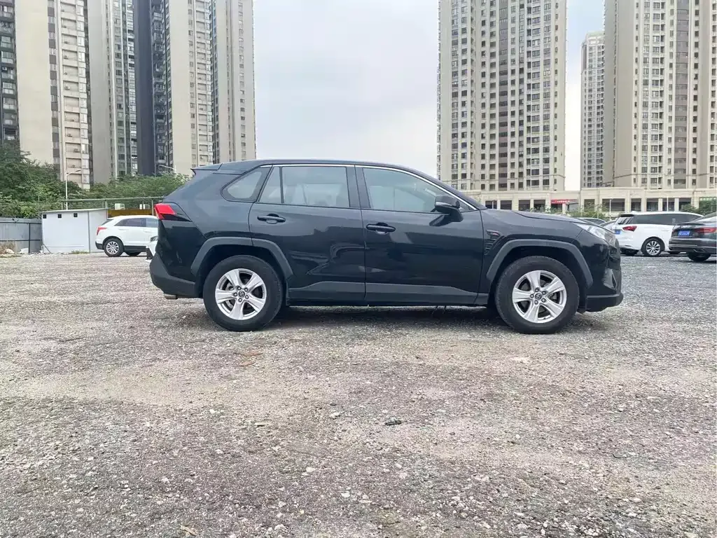 Toyota RAV4 — фото 6