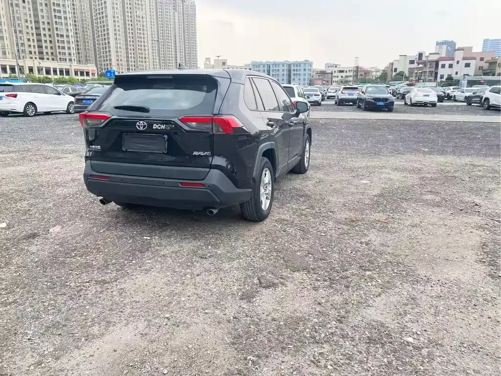 Toyota RAV4 — фото 7