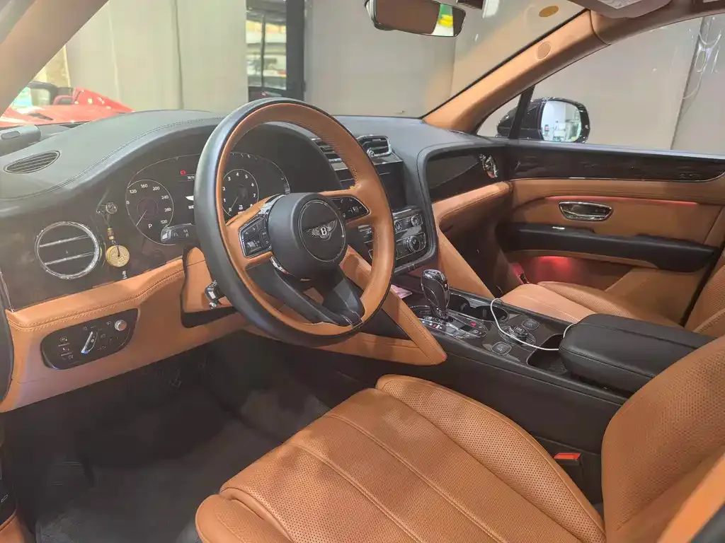 Bentley Bentayga 2021 из CN, фото 8