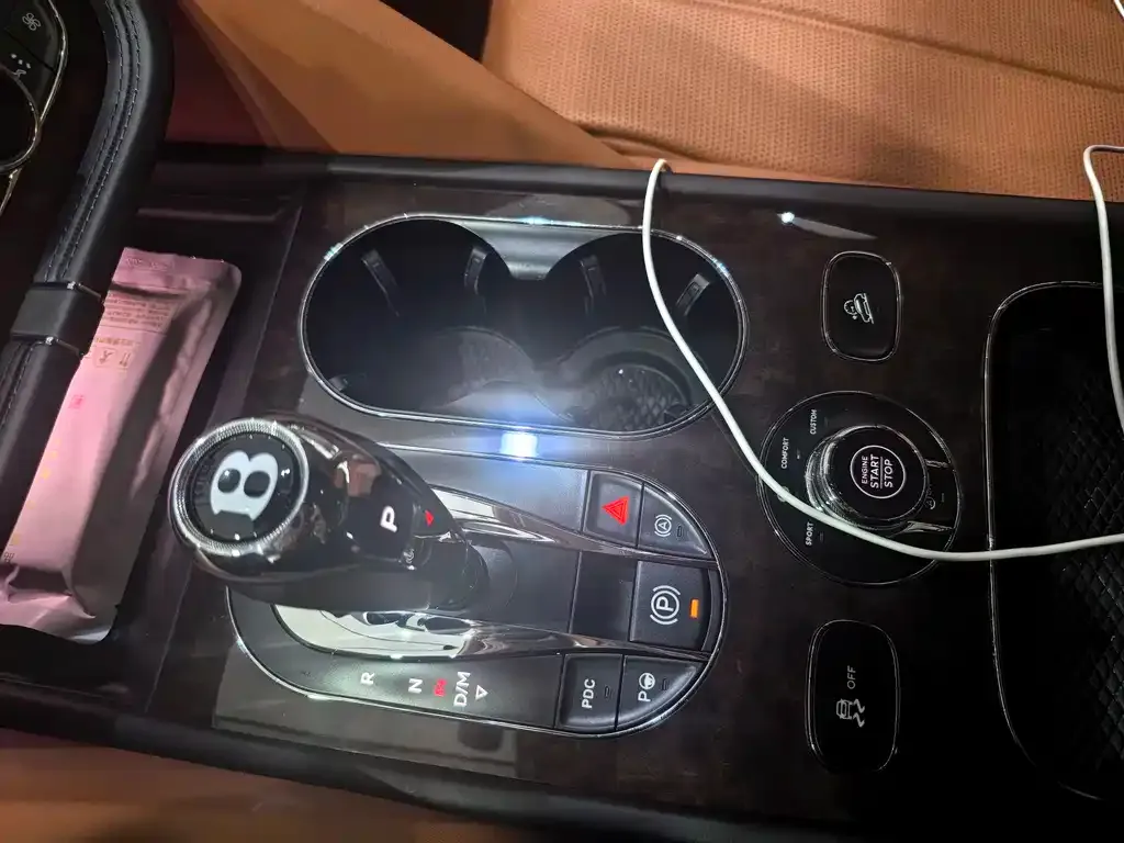 Bentley Bentayga 2021 из CN, фото 10