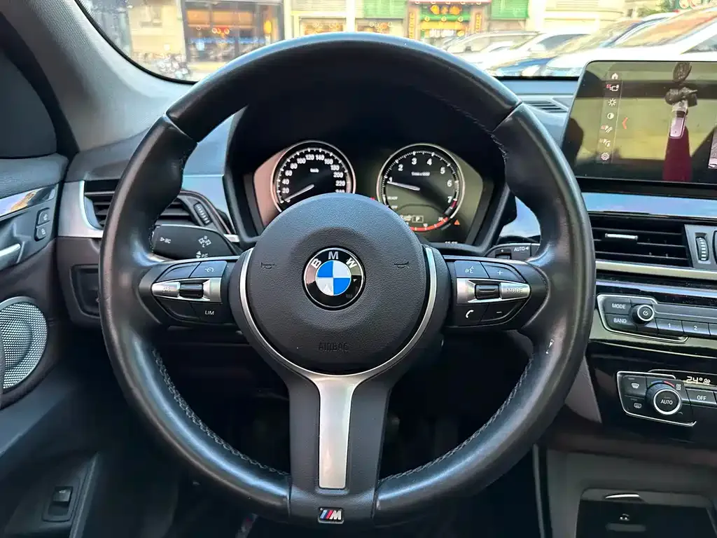 BMW X1 — фото 9
