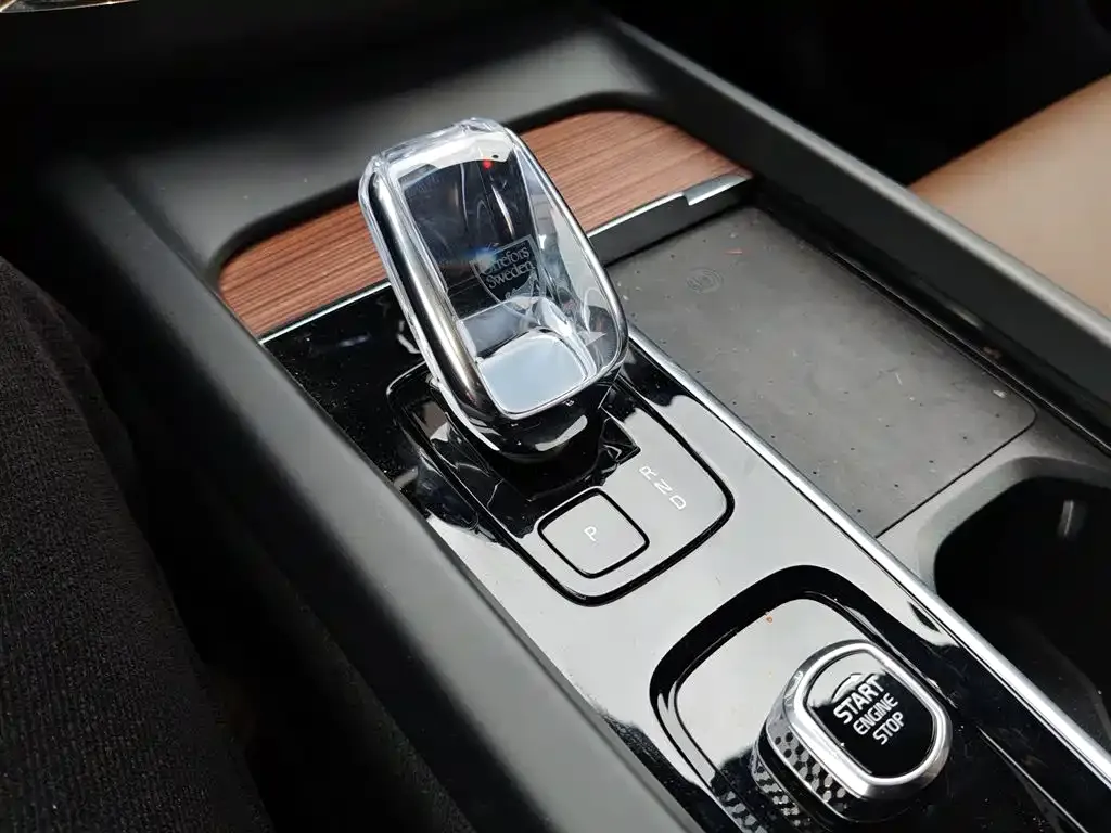 Volvo XC60 — фото 10