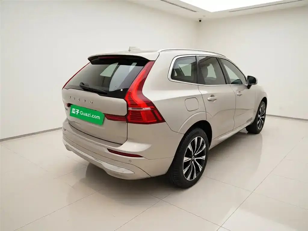 Volvo XC60 — фото 8