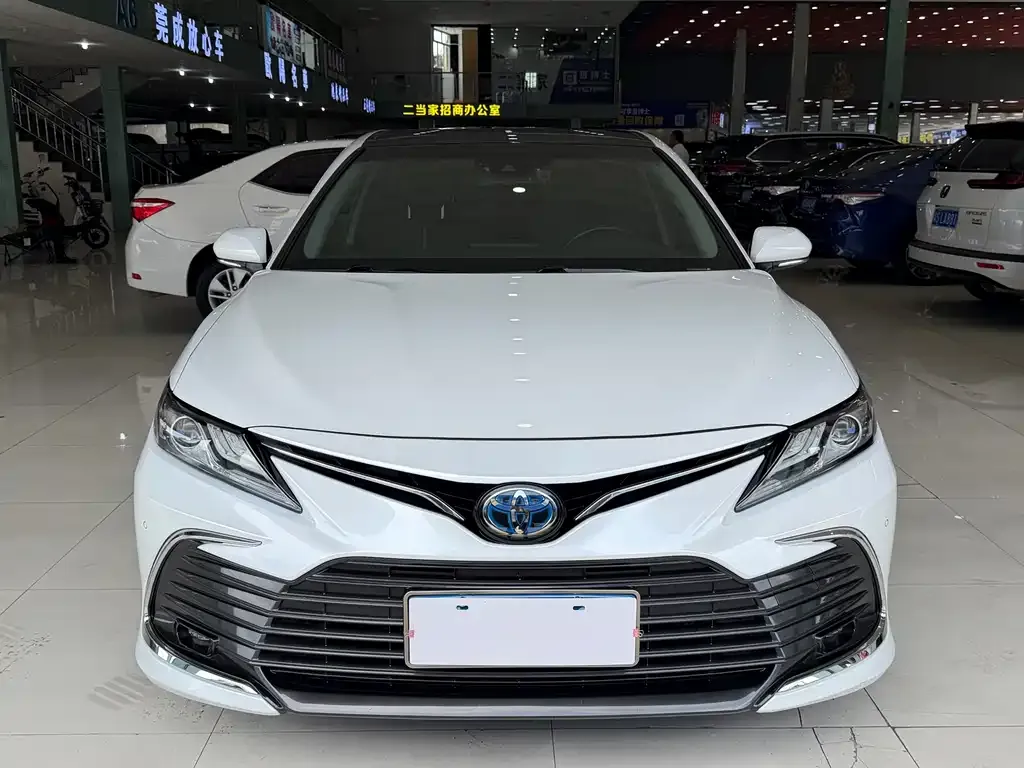 Toyota Camry — фото 5