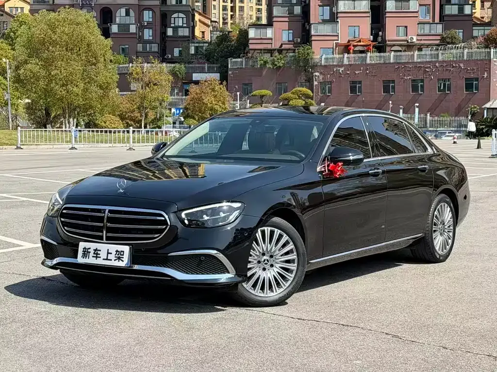 Mercedes-Benz E-Class — фото 1