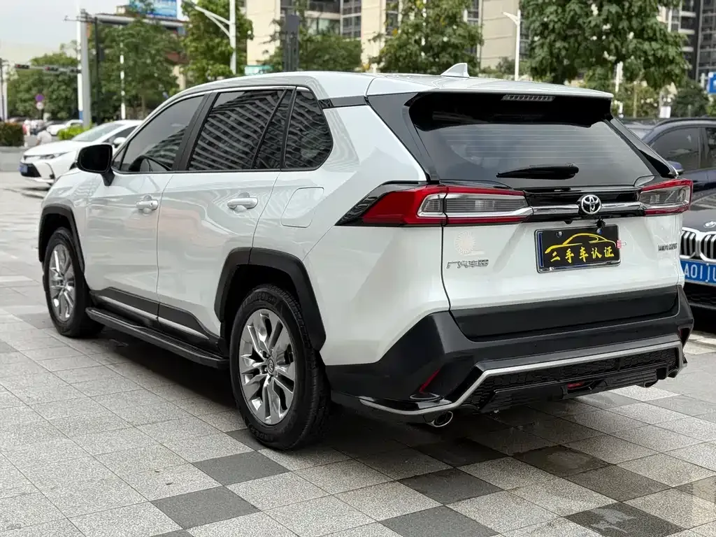 Toyota Wildlander — фото 10