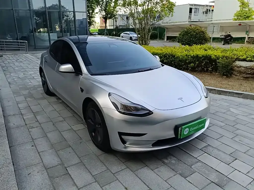 Tesla Model 3 — фото 9