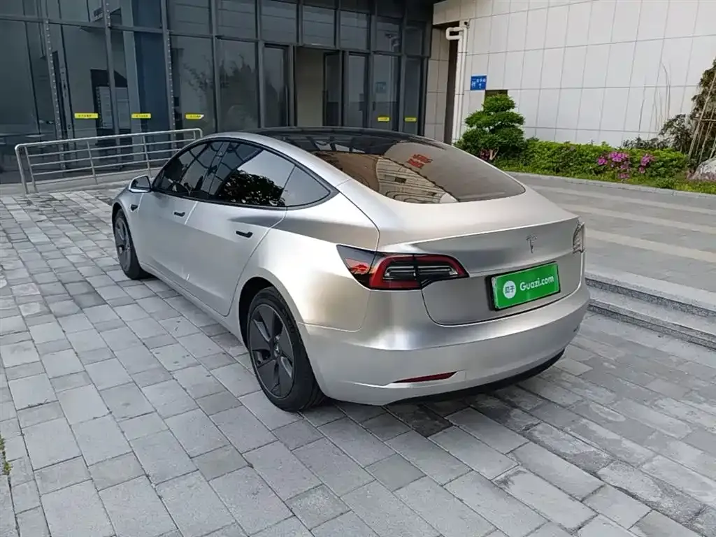 Tesla Model 3 — фото 8