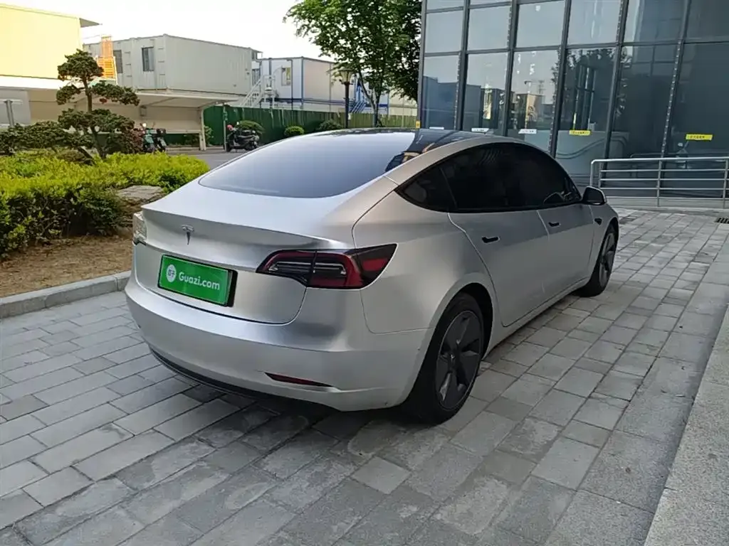 Tesla Model 3 — фото 7