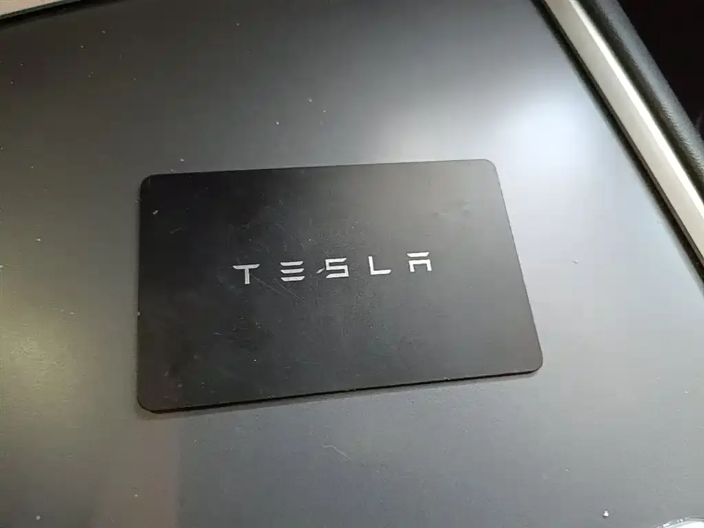 Tesla Model 3 — фото 2
