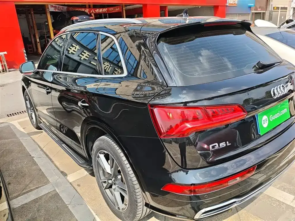 Audi Q5L — фото 10