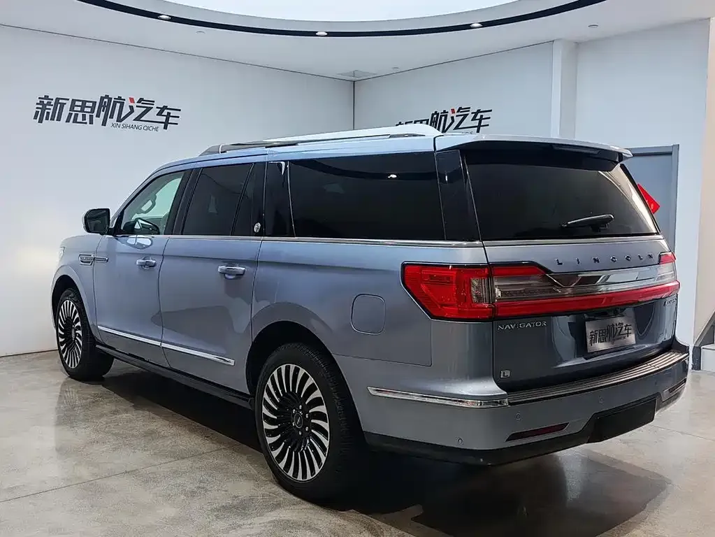 Lincoln Navigator — фото 9
