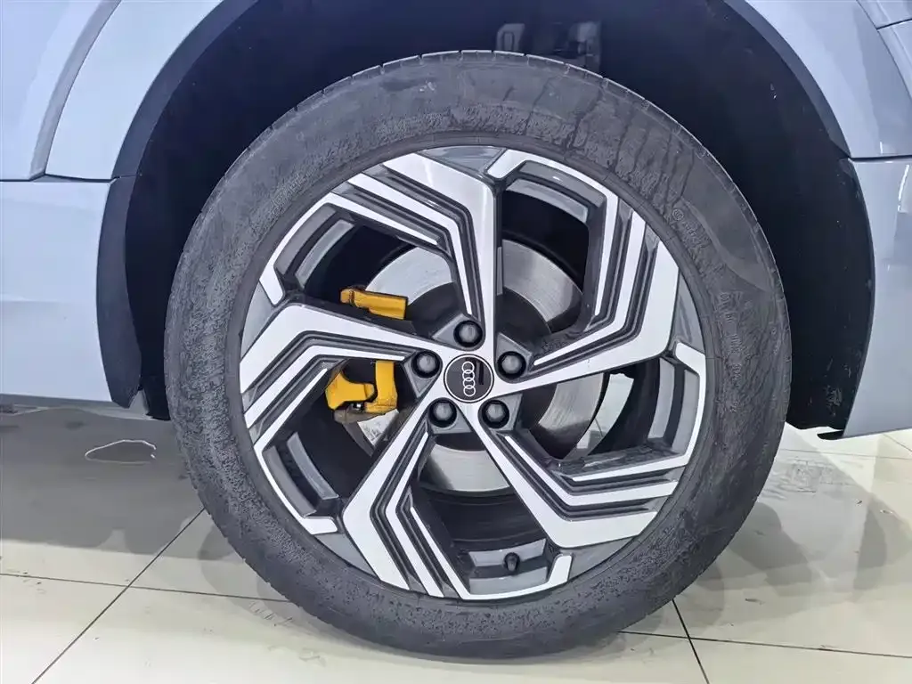 Audi e-tron 2024 из CN, фото 10