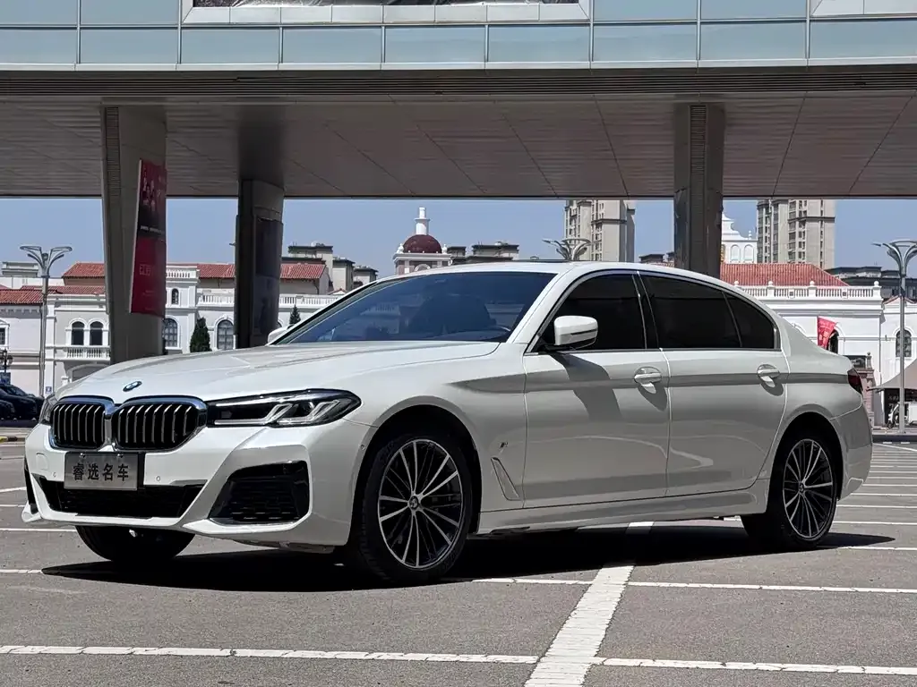 BMW 5 Series — фото 1