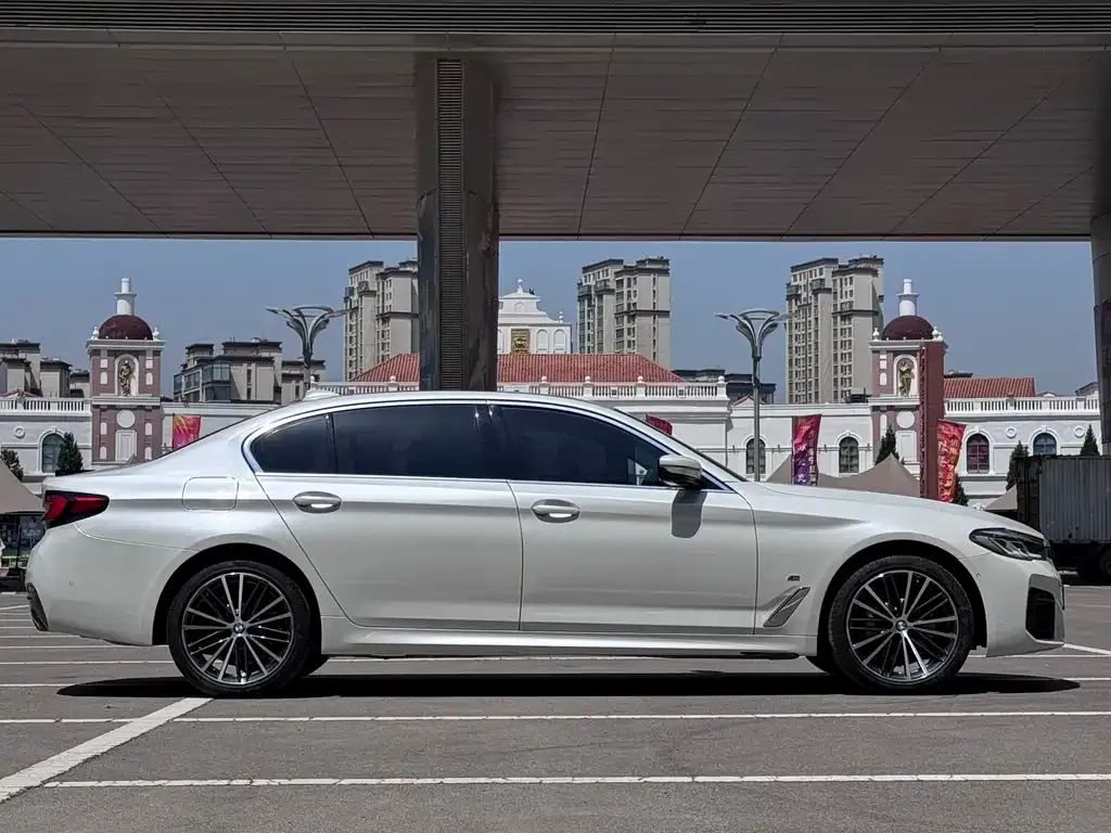 BMW 5 Series — фото 2