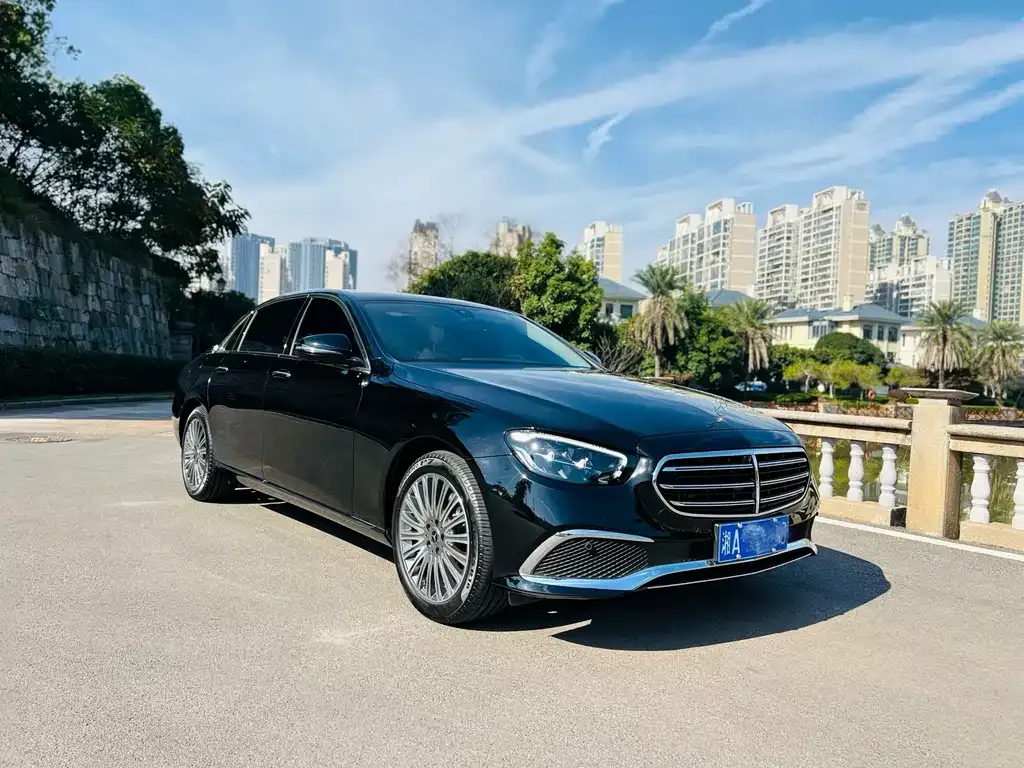 Mercedes-Benz E-Class — фото 7