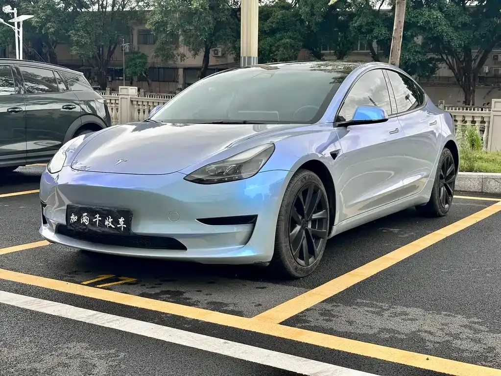 Tesla Model 3 — фото 1